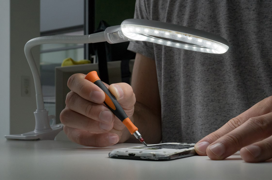 GOOBAY μεγεθυντικός φακός 60359 με κλιπ & βάση, LED, 3 διόπτρες, λευκός