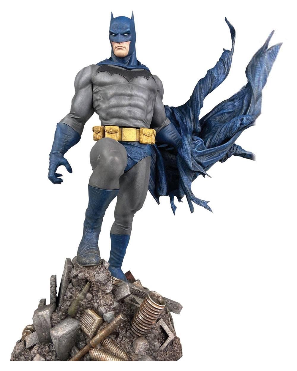 DC Gallery – Batman Defiant Statue (25cm)