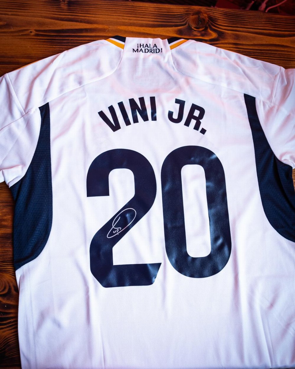 Vinicius Jr 2023-2024 Signed Real Madrid Home Jersey (Authenticated by Beckett)