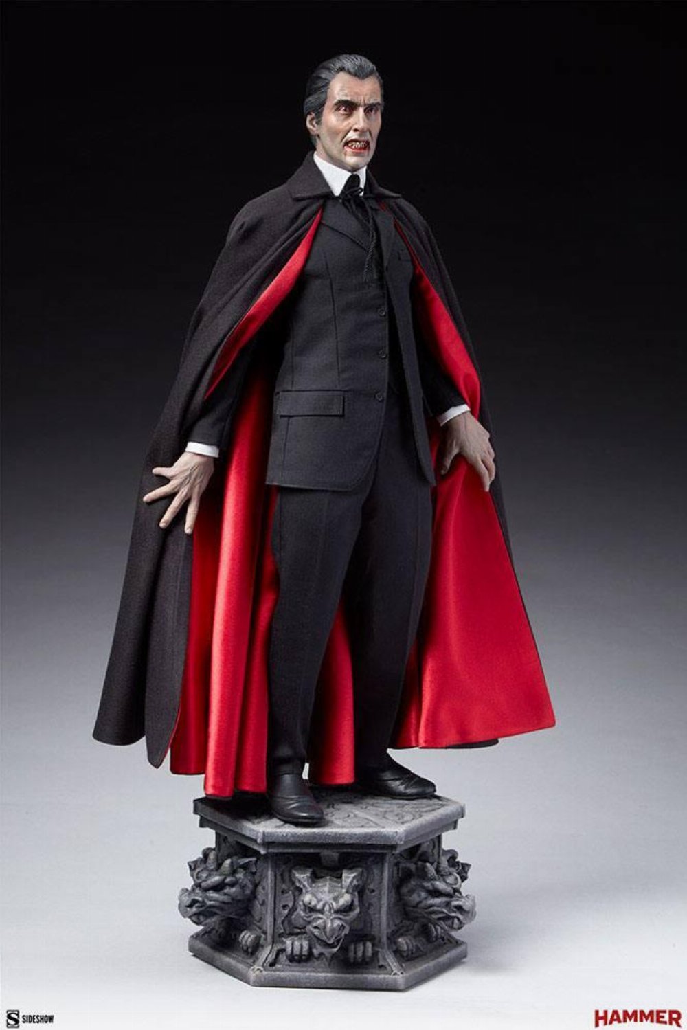 Dracula: Premium Format – Dracula (Christopher Lee) Statue (56cm)