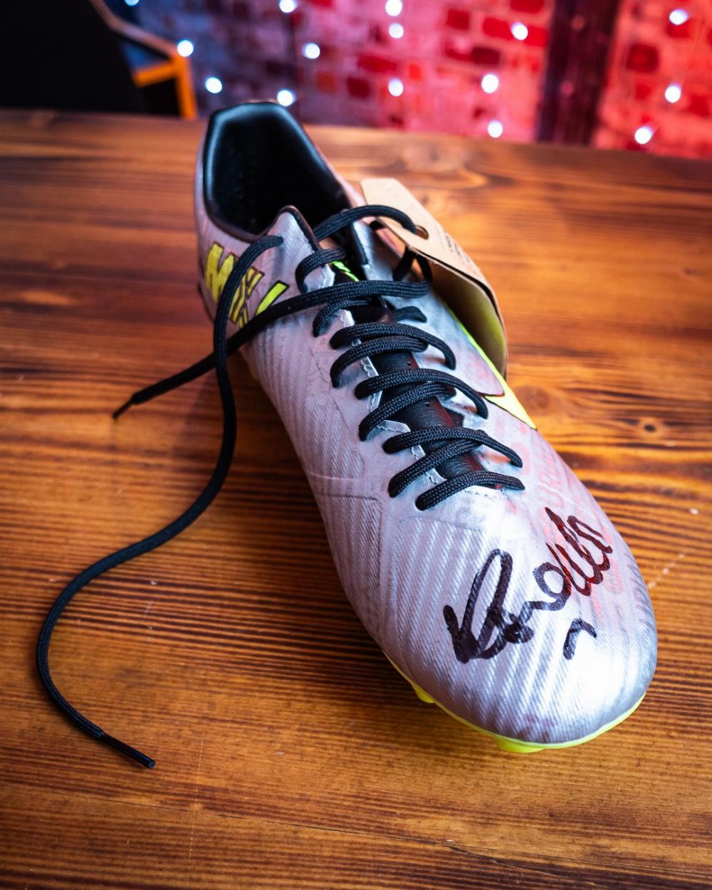 Ronaldo Nazario Signed Soccer Cleat (Authenticated by Beckett)